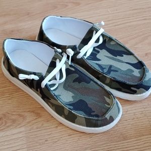 Camo slip on shoes🖤💚